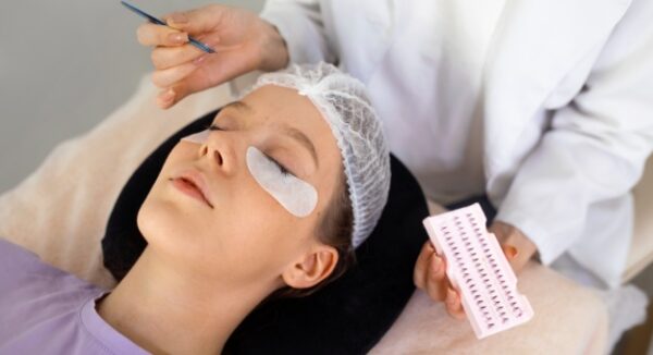 Experta integral en cejas y pestañas